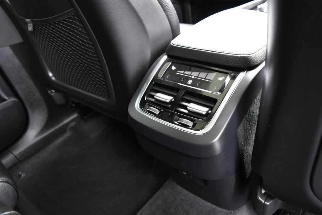 2022 Volvo XC90 T6 Momentum