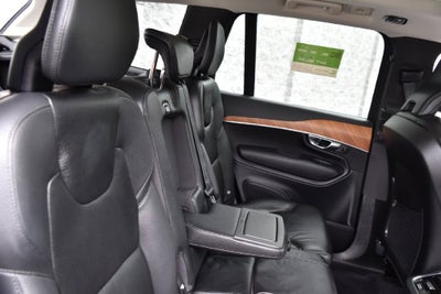 2022 Volvo XC90 T6 Momentum