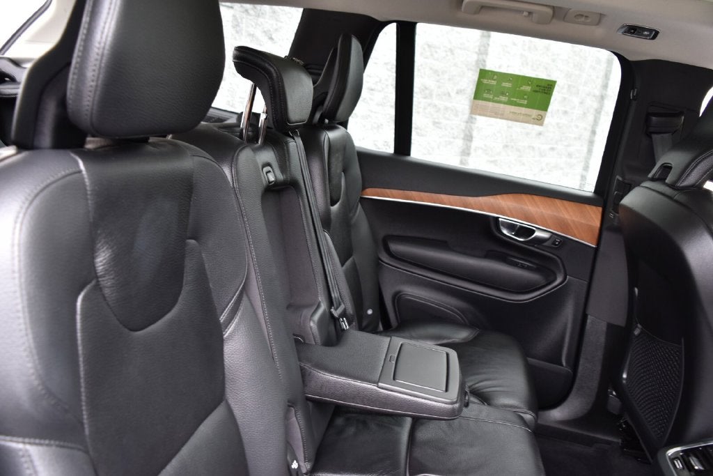 2022 Volvo XC90 T6 Momentum