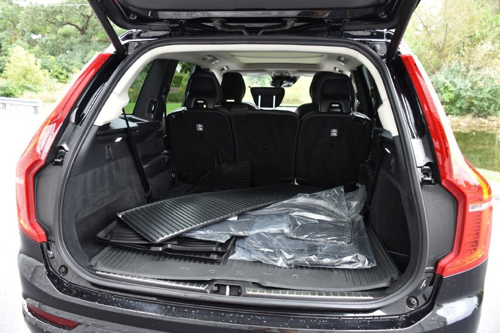 2022 Volvo XC90 T6 Momentum