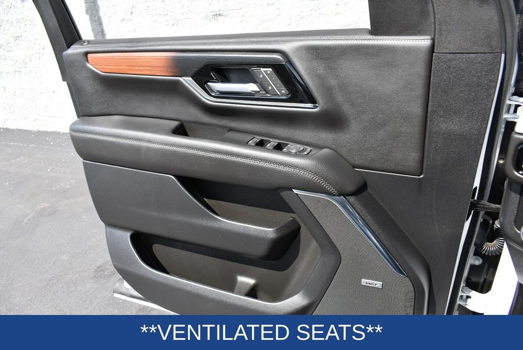 2025 GMC Yukon Denali 4WD