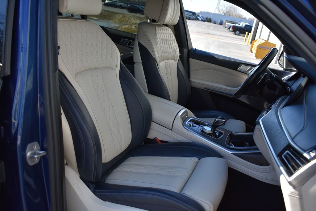 2022 BMW X7 M50i