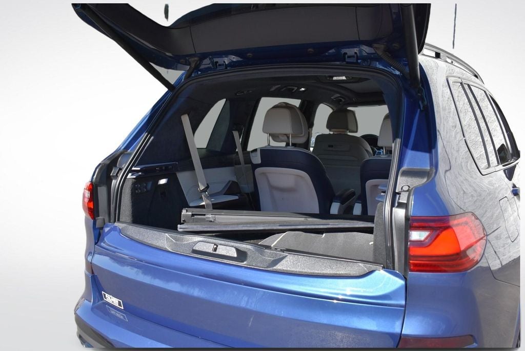 2022 BMW X7 M50i